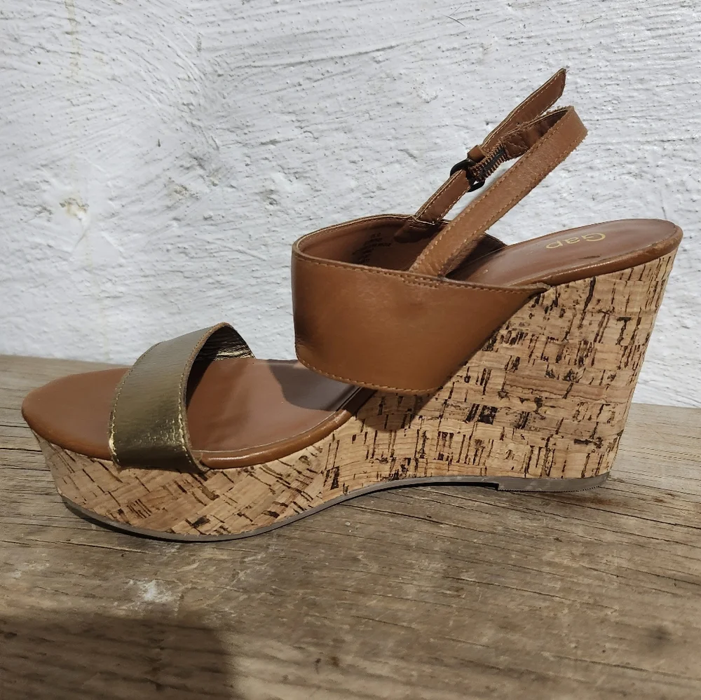 Gap Women's‎ Brown and Gold Wedge Sandals size 10